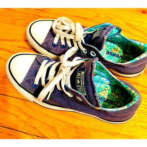 Women’s  Chuck Taylor Converse sneaker